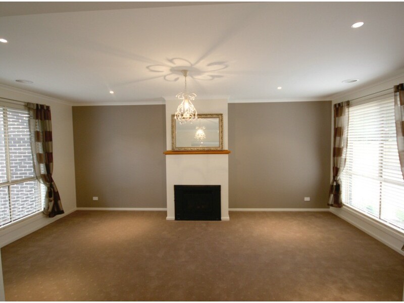 Unit 2, 2 Gamble Avenue, Berwick VIC 3806