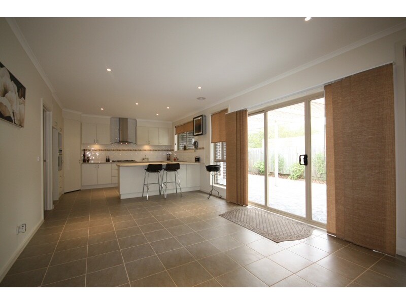 Unit 2, 2 Gamble Avenue, Berwick VIC 3806