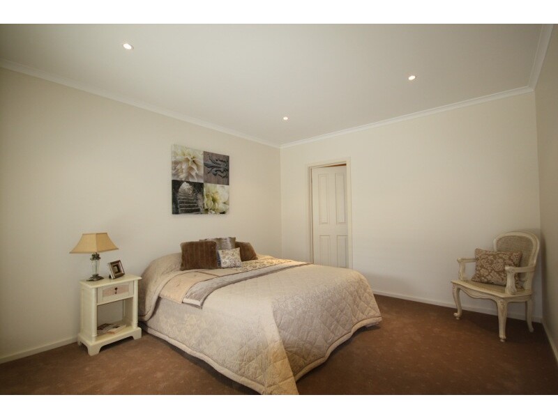 Unit 2, 2 Gamble Avenue, Berwick VIC 3806