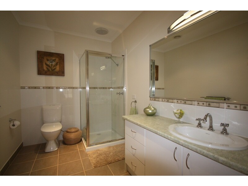 Unit 2, 2 Gamble Avenue, Berwick VIC 3806