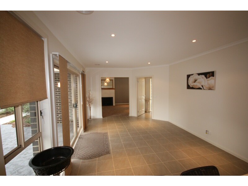 Unit 2, 2 Gamble Avenue, Berwick VIC 3806