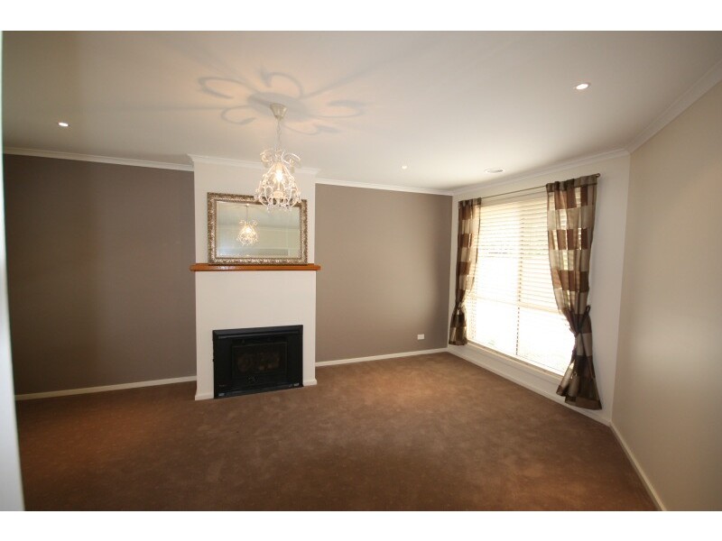 Unit 2, 2 Gamble Avenue, Berwick VIC 3806