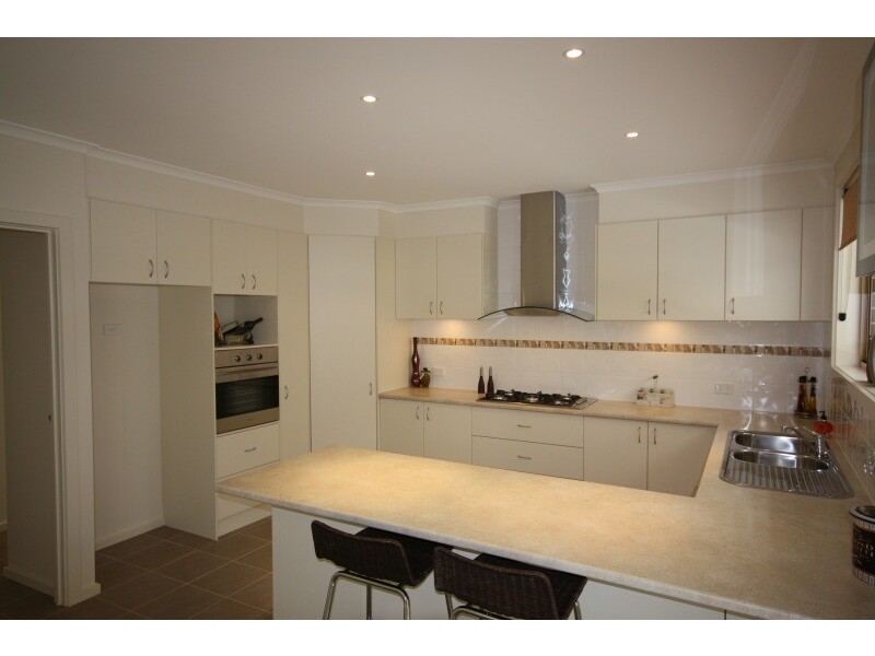 Unit 2, 2 Gamble Avenue, Berwick VIC 3806