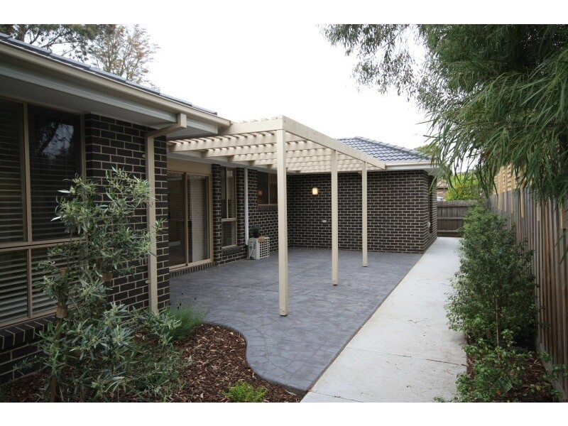 Unit 2, 2 Gamble Avenue, Berwick VIC 3806