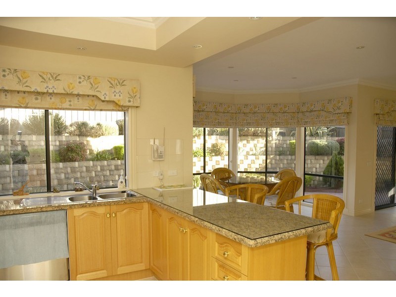 37 Highfielde Avenue, Berwick VIC 3806