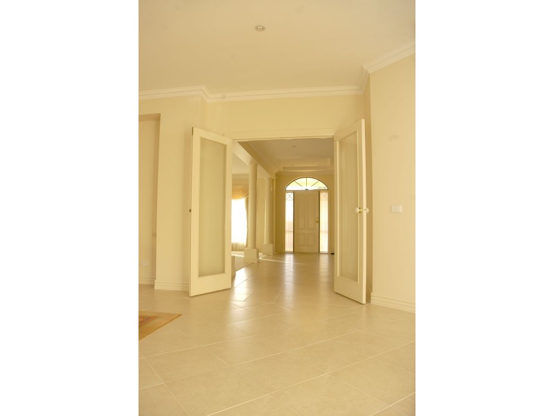 37 Highfielde Avenue, Berwick VIC 3806