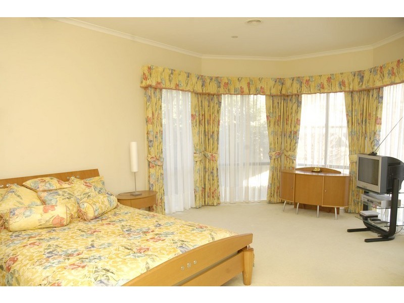 37 Highfielde Avenue, Berwick VIC 3806