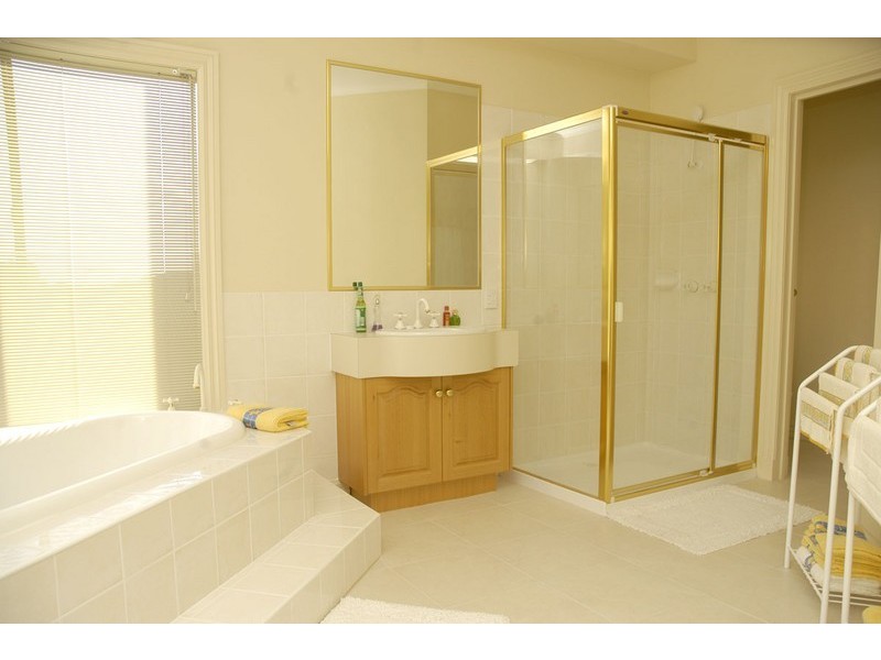 37 Highfielde Avenue, Berwick VIC 3806