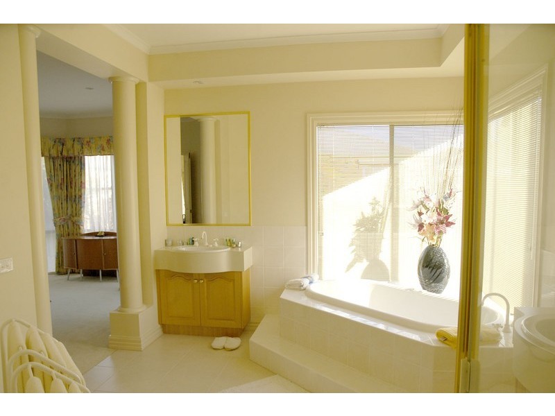 37 Highfielde Avenue, Berwick VIC 3806