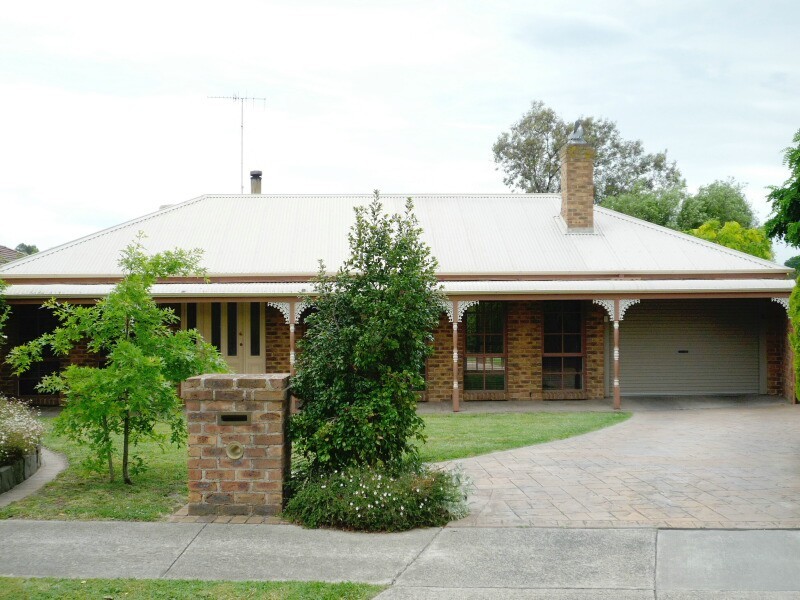 21 Michael Court, Berwick VIC 3806