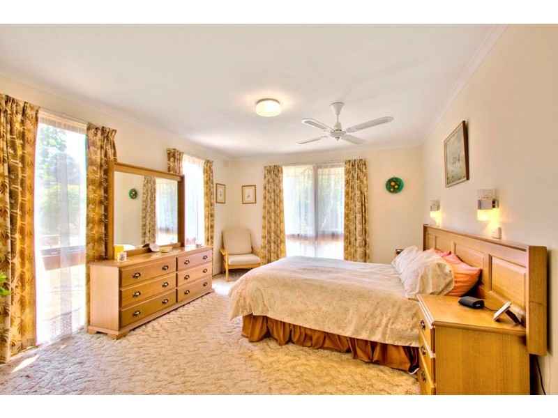 23 Outlook Drive, Berwick VIC 3806