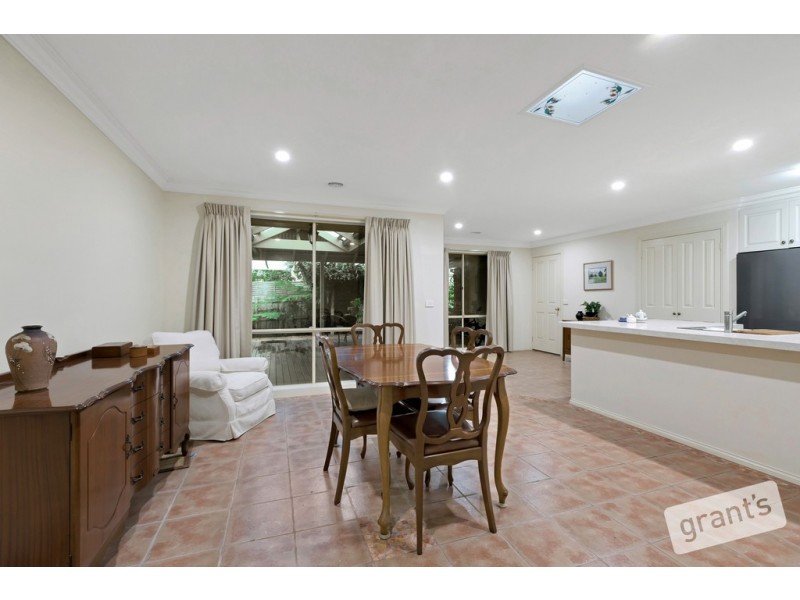 9 Whisken Way, Berwick VIC 3806