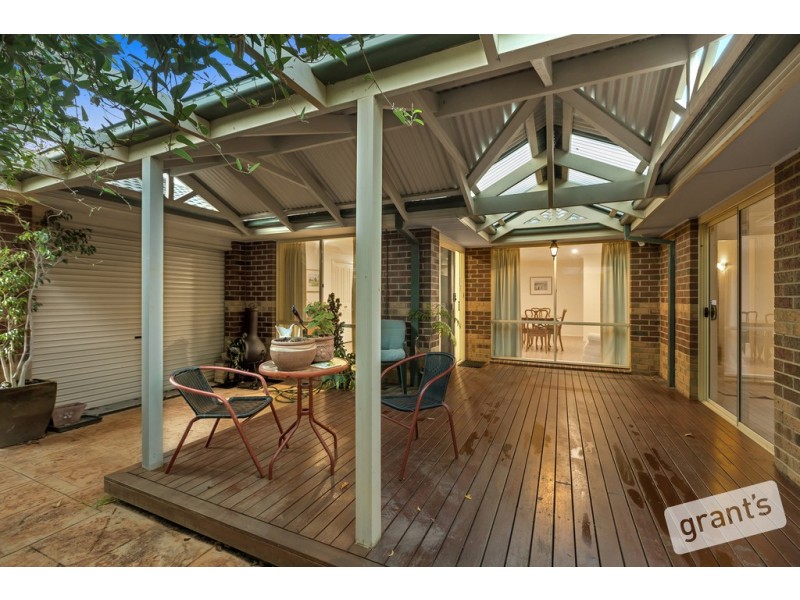 9 Whisken Way, Berwick VIC 3806