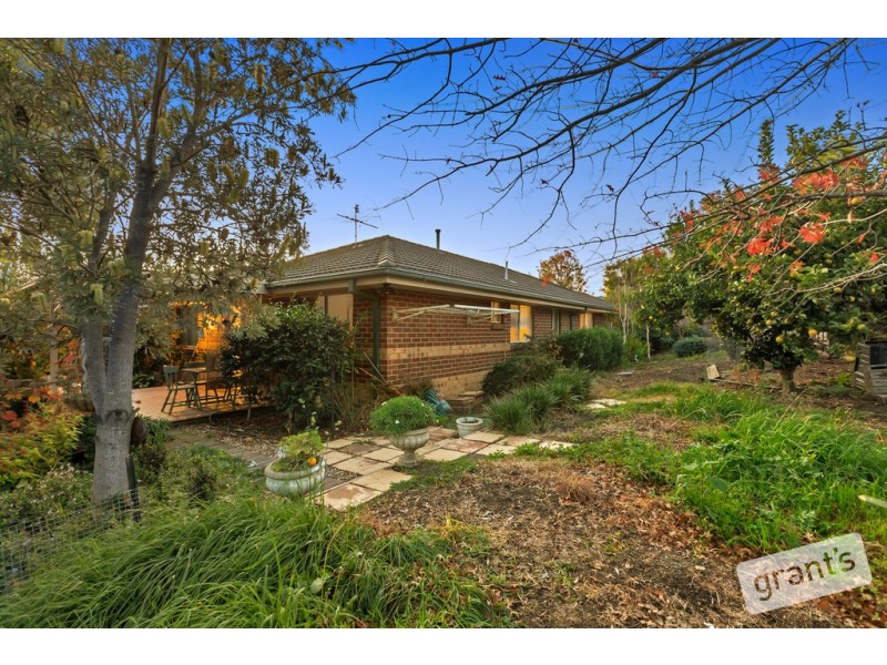 9 Whisken Way, Berwick VIC 3806