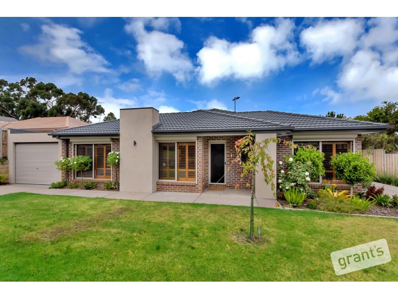 1/19 Michael Court, Berwick VIC 3806