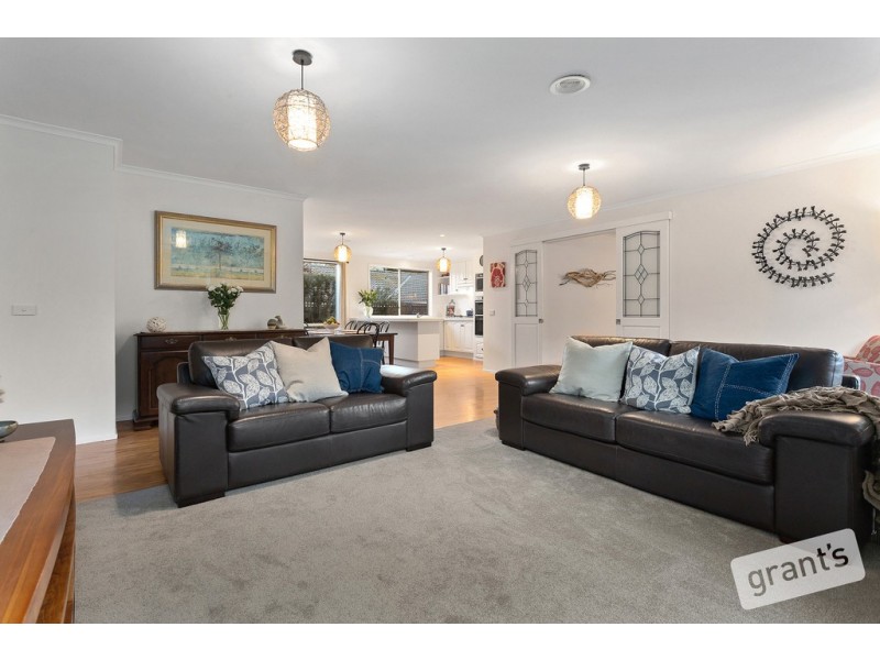 8 Cullen Close, Berwick VIC 3806