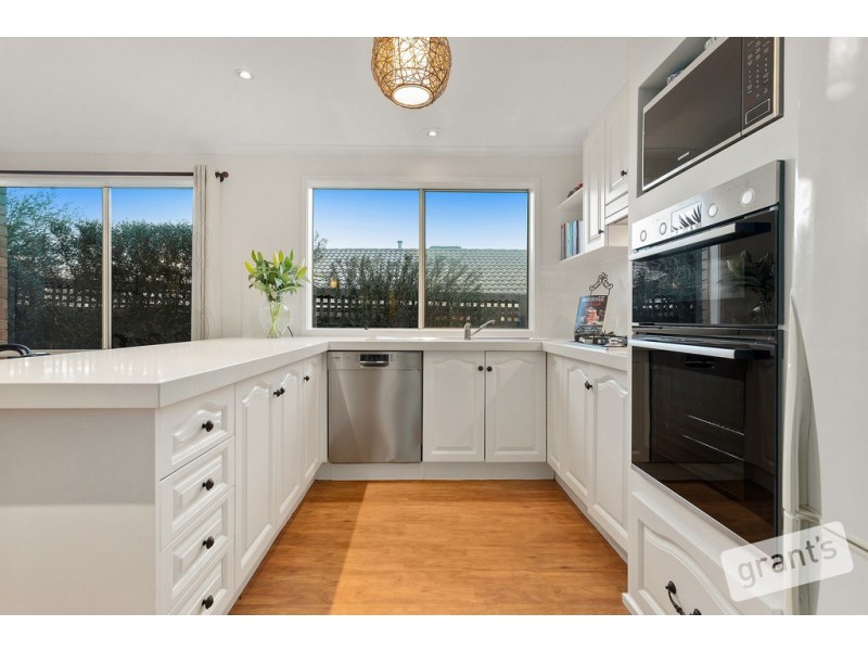 8 Cullen Close, Berwick VIC 3806