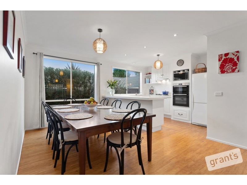 8 Cullen Close, Berwick VIC 3806