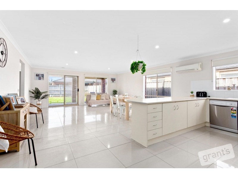 124 William Thwaites Boulevard, Cranbourne North VIC 3977