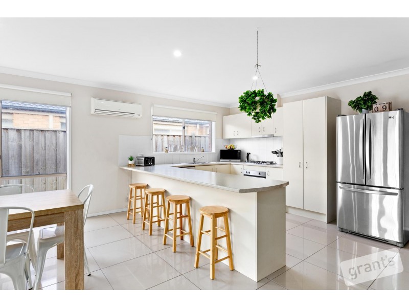 124 William Thwaites Boulevard, Cranbourne North VIC 3977