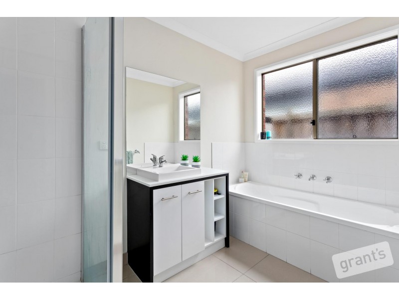 124 William Thwaites Boulevard, Cranbourne North VIC 3977