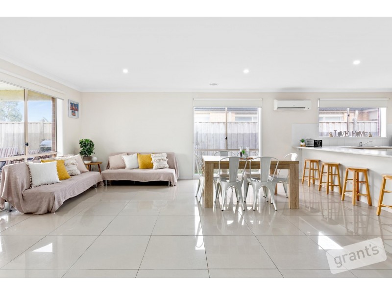 124 William Thwaites Boulevard, Cranbourne North VIC 3977