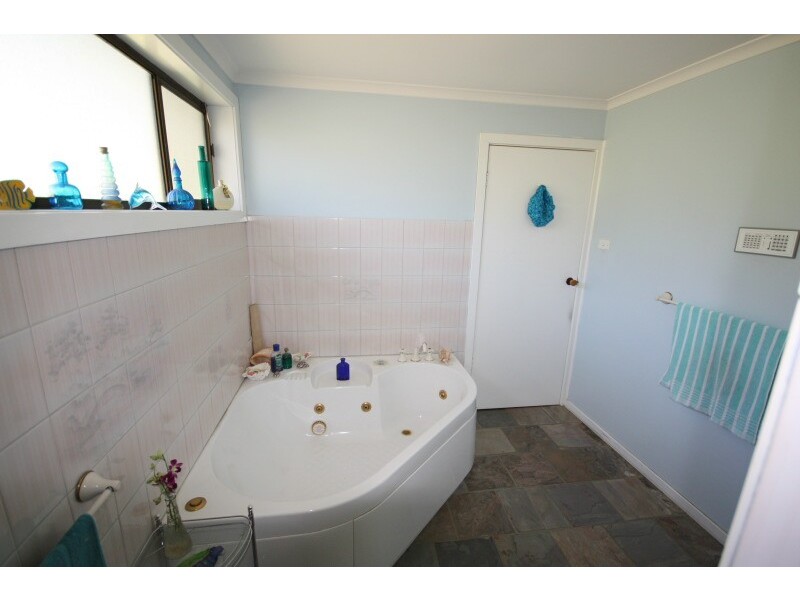 8 Glismann Road, Beaconsfield VIC 3807