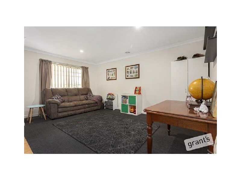 11 Fenton Pace, Narre Warren South VIC 3805
