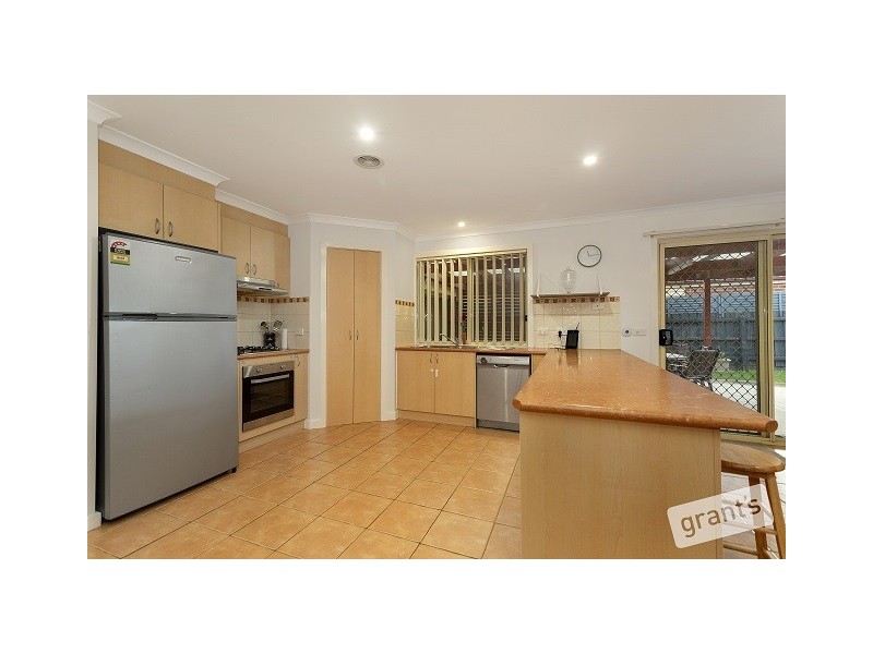 11 Fenton Pace, Narre Warren South VIC 3805