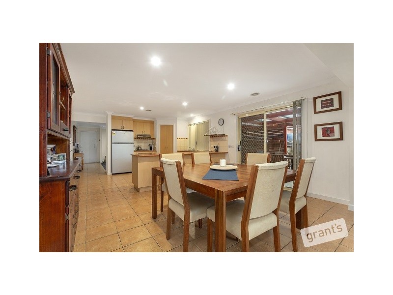 11 Fenton Pace, Narre Warren South VIC 3805