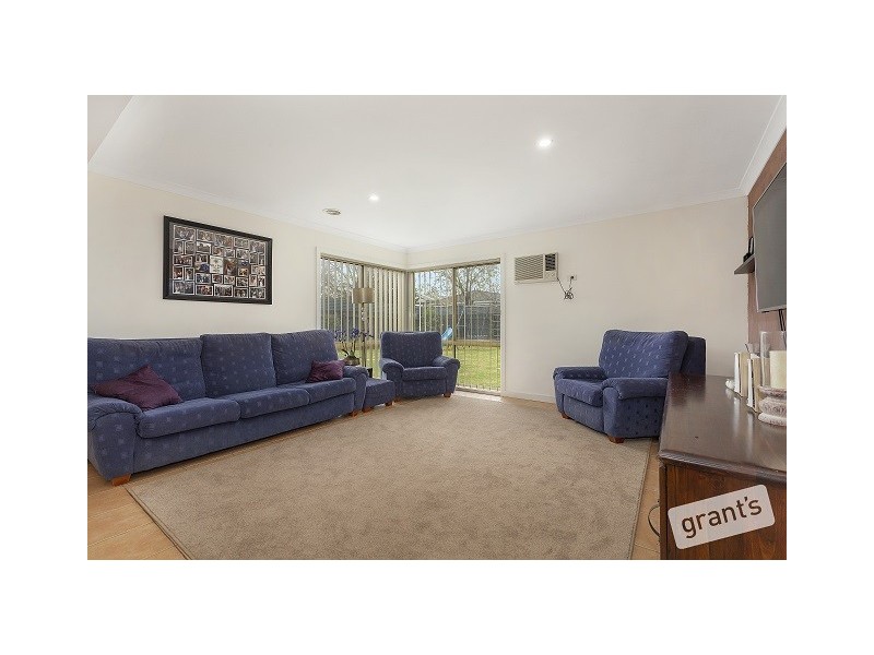 11 Fenton Pace, Narre Warren South VIC 3805