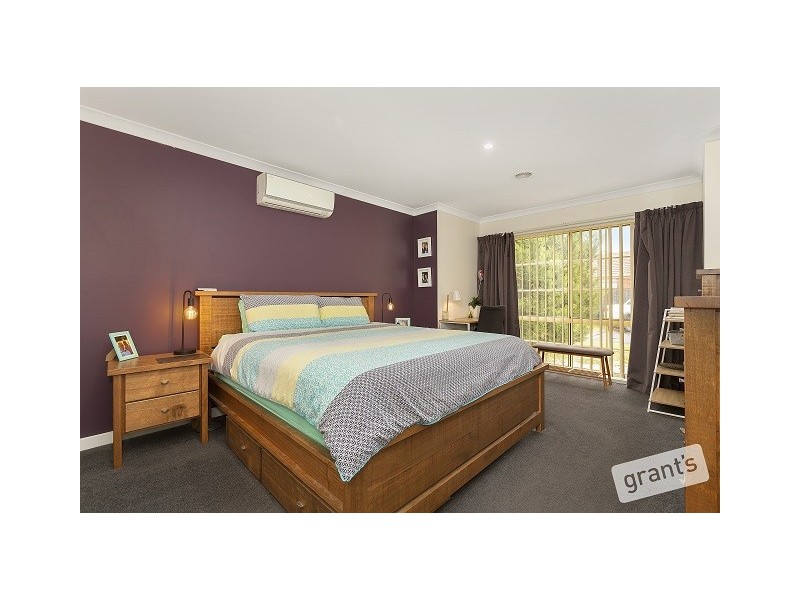 11 Fenton Pace, Narre Warren South VIC 3805
