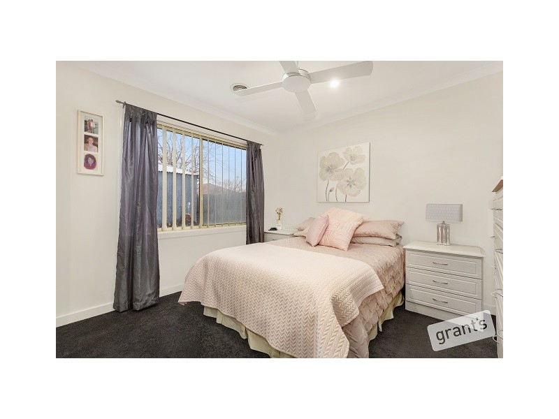 11 Fenton Pace, Narre Warren South VIC 3805