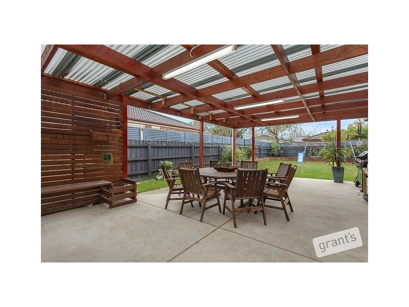 11 Fenton Pace, Narre Warren South VIC 3805