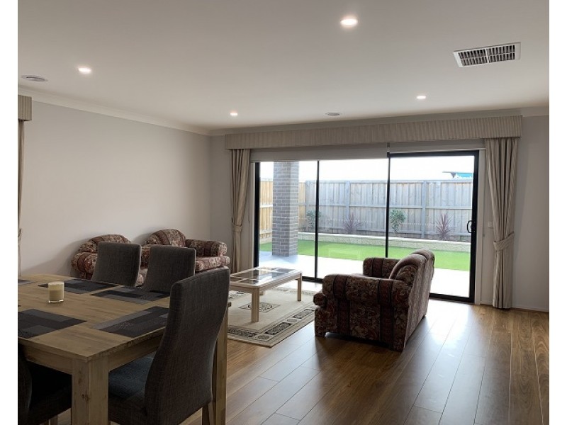 63 Warmbrunn Crescent, Berwick VIC 3806