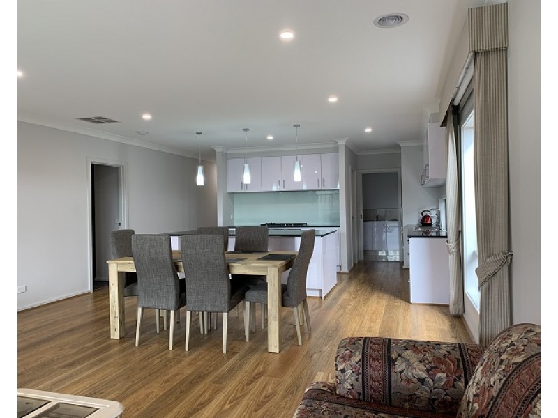 63 Warmbrunn Crescent, Berwick VIC 3806