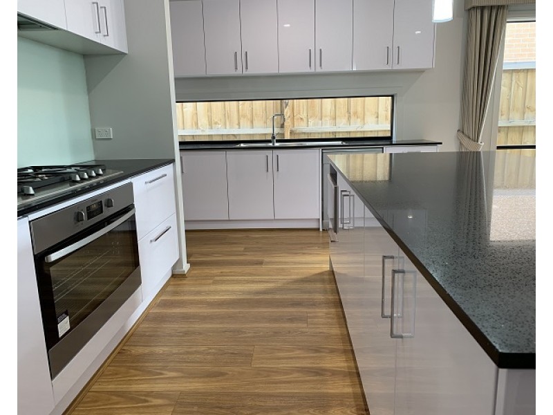 63 Warmbrunn Crescent, Berwick VIC 3806