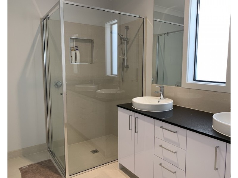 63 Warmbrunn Crescent, Berwick VIC 3806