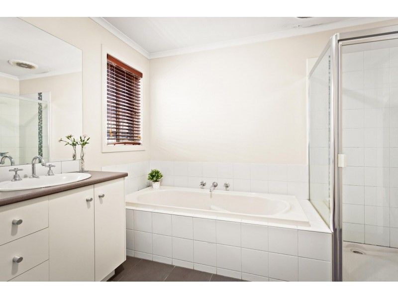 31 Melzak Way, Berwick VIC 3806