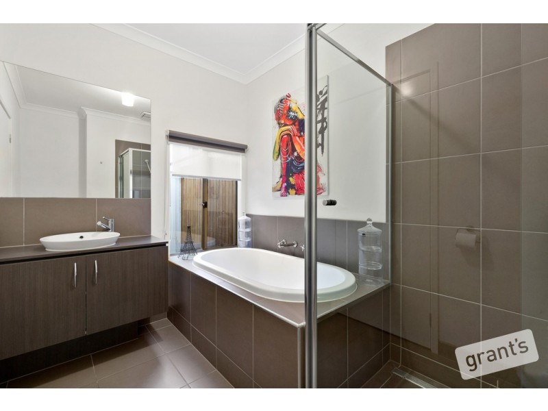 31 Artfield Street, Cranbourne East VIC 3977
