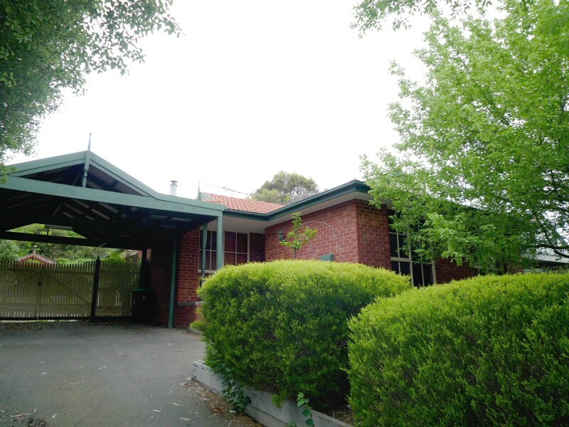 4 Camden Court, Berwick VIC 3806