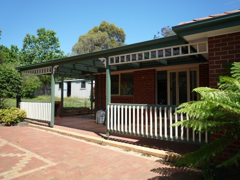 4 Camden Court, Berwick VIC 3806