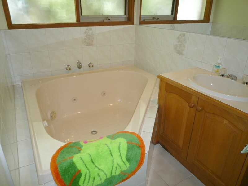 4 Camden Court, Berwick VIC 3806