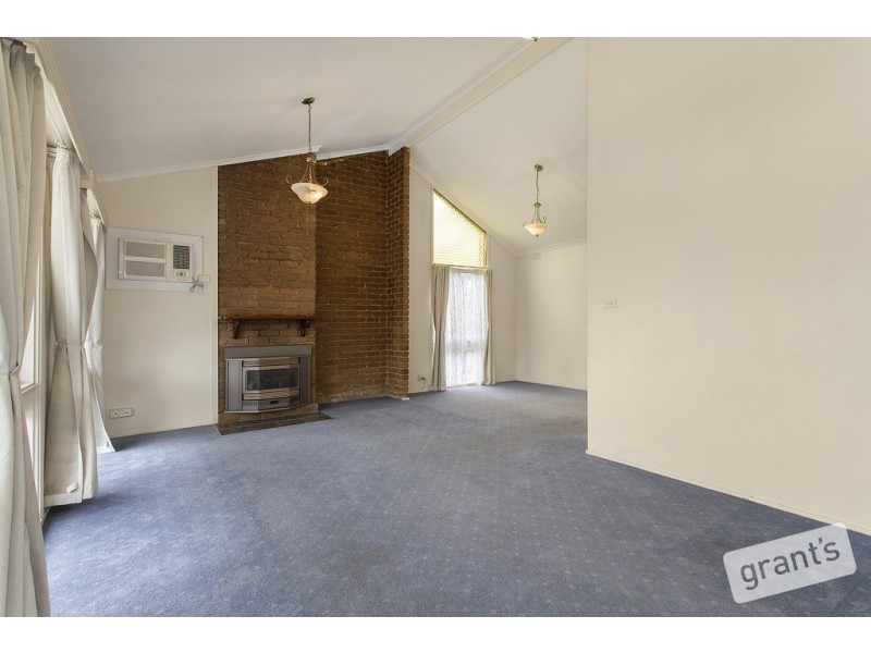 8 Fountain Drive, Narre Warren VIC 3805