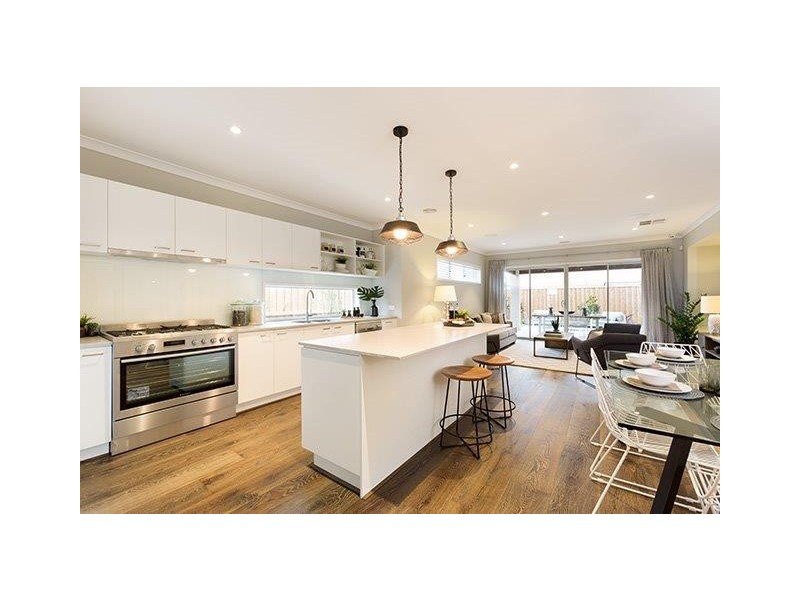 21 Newbridge Boulevard, Clyde North VIC 3978