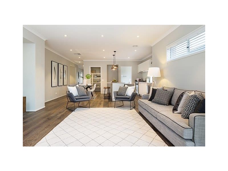 21 Newbridge Boulevard, Clyde North VIC 3978