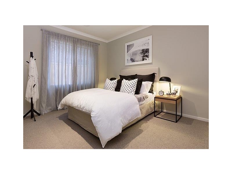 21 Newbridge Boulevard, Clyde North VIC 3978