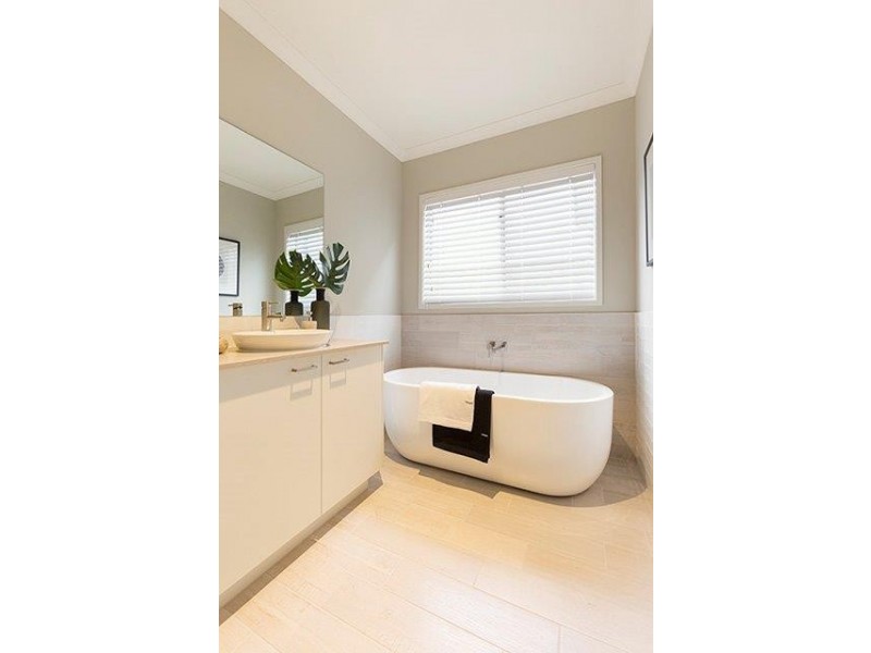 21 Newbridge Boulevard, Clyde North VIC 3978