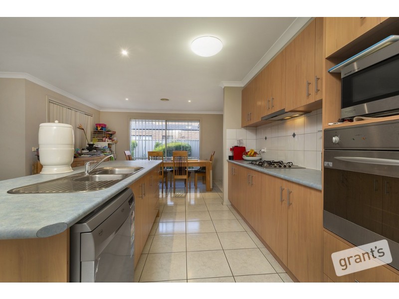 24 Meadowlands Way, Berwick VIC 3806