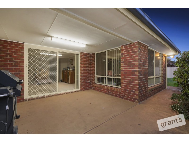 24 Meadowlands Way, Berwick VIC 3806